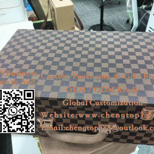 Patterned Box Surfaces: Checkerboard, Damier & Repeat Print Packaging</tr...